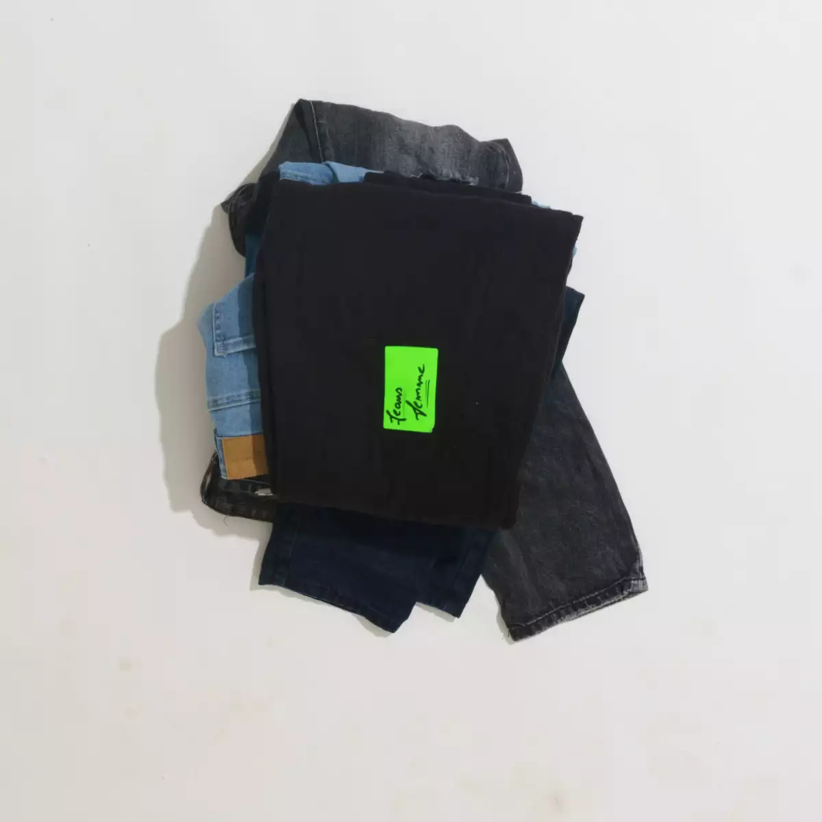 Lot de Jeans pour Femmes - Style et Confort (70 kg, 130 pièces)